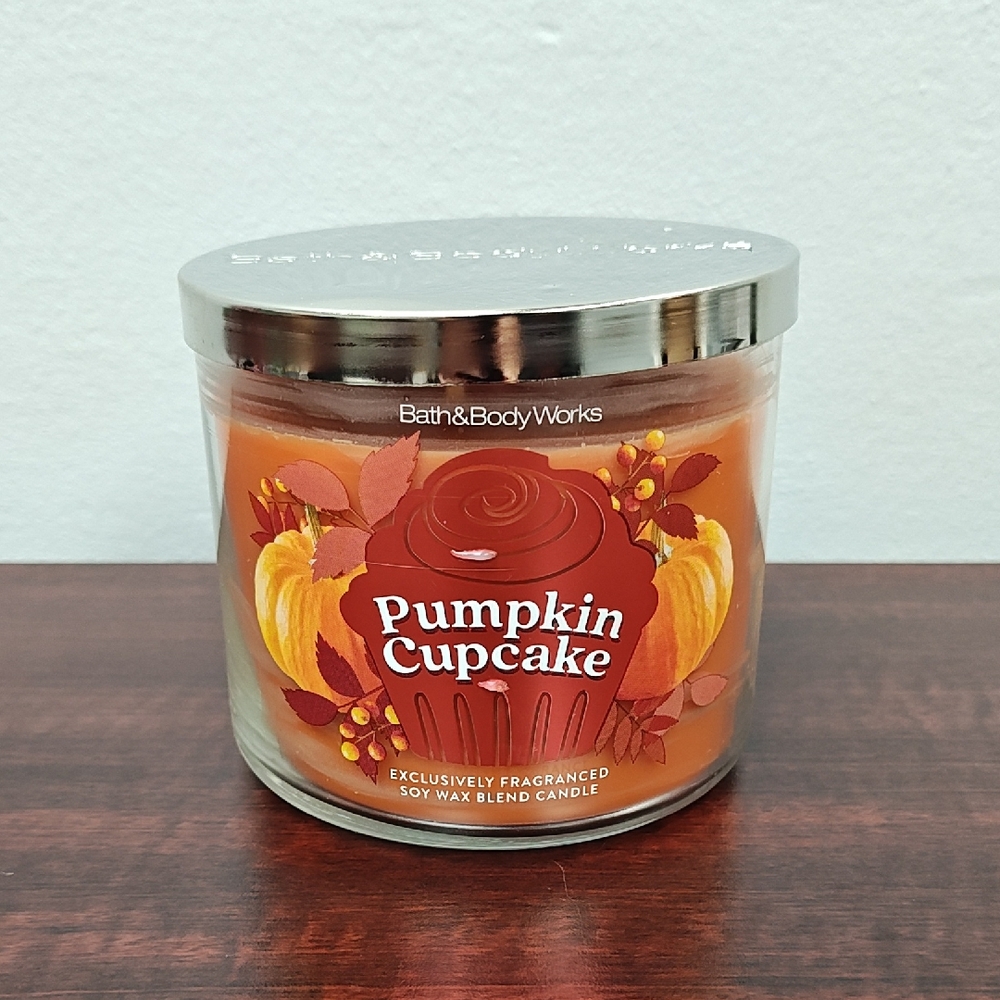 🛍️ Bath & Body Works PUMPKIN CUMPCAKE 3-Wick Candle